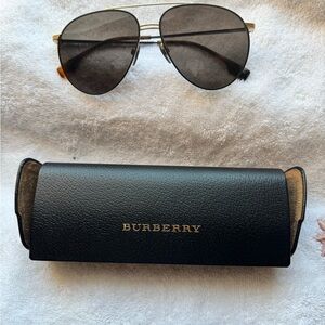 Burberry sunglasses.. not Scratches .